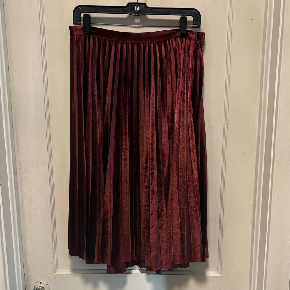 Banana Republic Elegant Velvet Burgundy Pleated Skirt 10 Petite